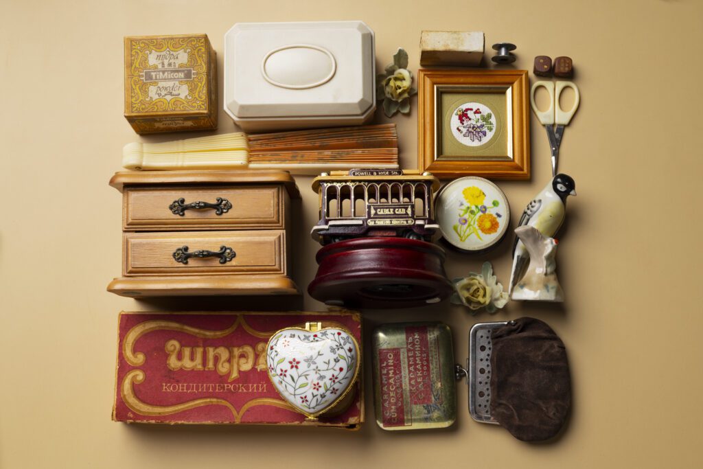 סידור הבית לקראת מעבר דירה: איך מתמודדים עם חפצים שכבר אין בהם צורך? 1 סידור הבית לקראת מעבר דירה - חפצים ישנים